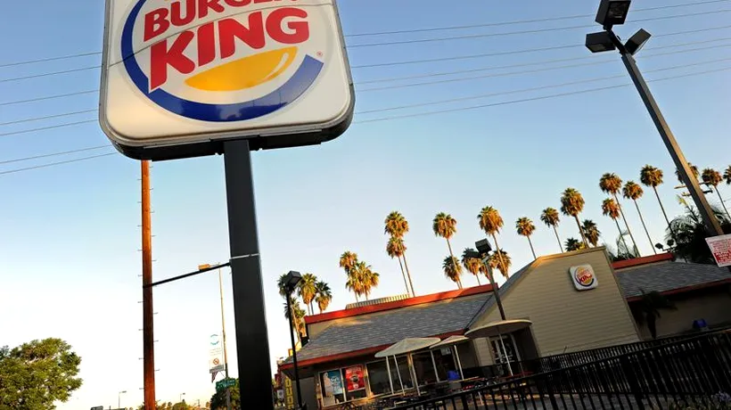 Burger King s-a angajat să nu mai folosească ouă și carne de la animale care au fost crescute în cuști