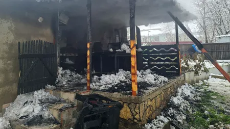 Un bărbat din Botoșani a provocat un incendiu, după ce a pus carnea la afumat și nu a supravegheat focul