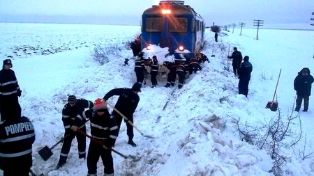 MERSUL TRENURILOR. Două linii ferate închise, 13 cu trafic restricționat, 81 de trenuri anulate din cauza viscolului