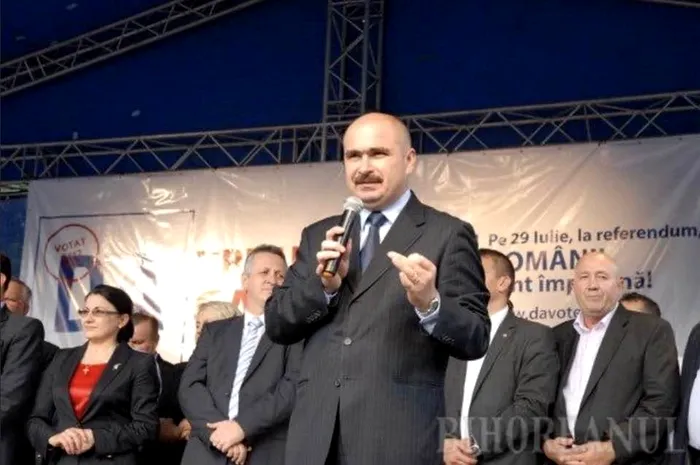 Udrea publică poze cu Ilie Bolojan pe care acesta le-ar vrea uitate și-i reamintește că fost cândva partener cu PSD chiar dacă acum încearcă să ascundă asta