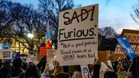 Incident uluitor! Senator, atacat în plină stradă. „O mulțime furioasă, erau peste 100 de oameni!” - VIDEO