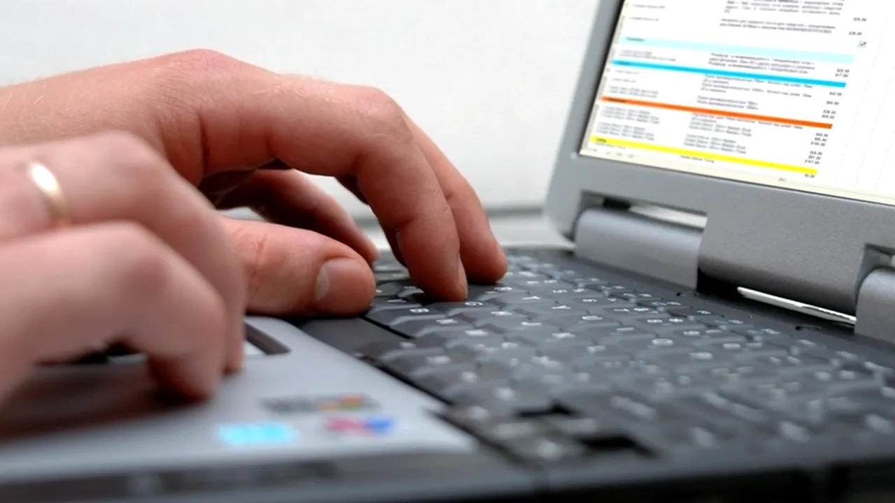 Numărul conexiunilor la internet a crescut cu 22,8%. Câte milioane de români au acces la internet