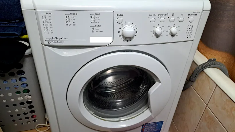 Ce RISCĂ locatarii care folosesc mașina de spălat într-un interval de timp în care deranjează vecinii. Ce prevede legea