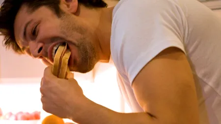 Bărbații trecuți de 39 de ani devin invizibili pentru femeile mai tinere