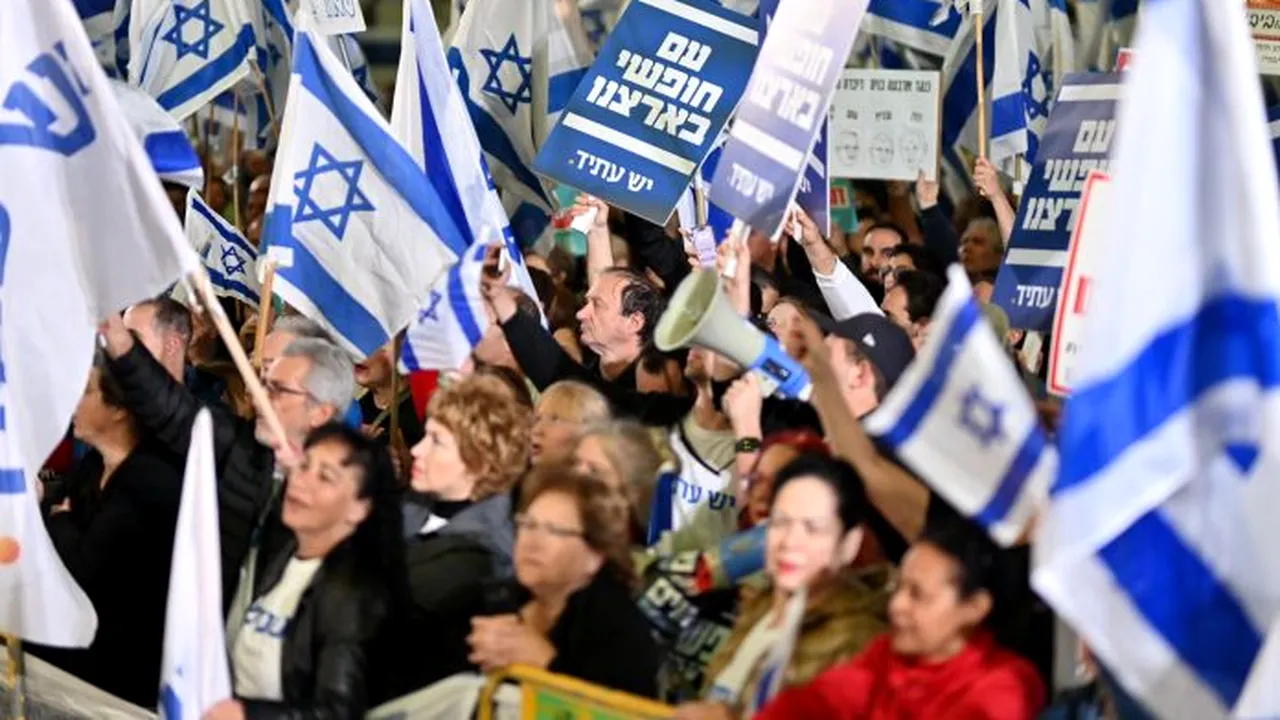 Protestele au luat amploare în Israel, după ce Netanyahu l-a DEMIS pe ministrul Apărării