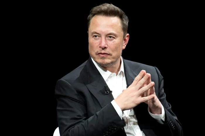 Război total între giganții tehnologici din SUA: Elon Musk acuză Apple de practici anticoncurențiale! Ce vrea să facă șeful Tesla