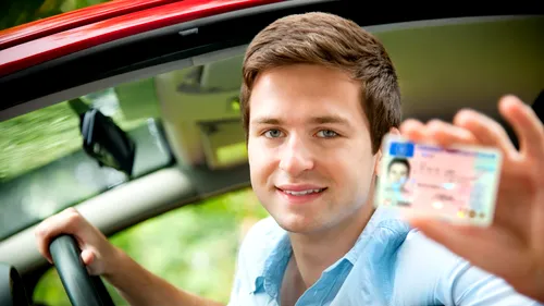 BENEFICIU. Statul în care aproape 20.000 de adolescenți au primit permise auto fără a susţine proba practică