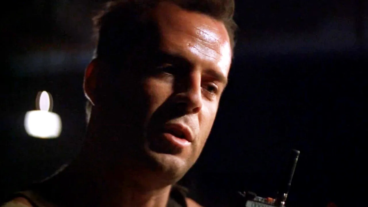 Bruce WILLIS, prima apariție în fața fanilor, după mult timp. Actorul din „Die Hard” le-a mulțumit salvatorilor din Los Angeles