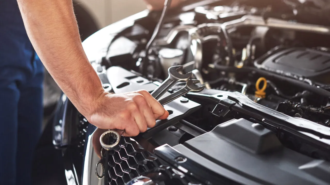 Cum poți să găsești siguranța auto defectă și cum o înlocuiești