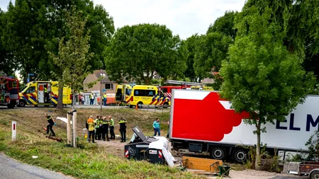 UPDATE | FOTO - VIDEO - Șase oameni au murit şi șapte au fost răniți după ce un camion a intrat într-o mulțime aflată la o petrecere în aer liber, în Olanda