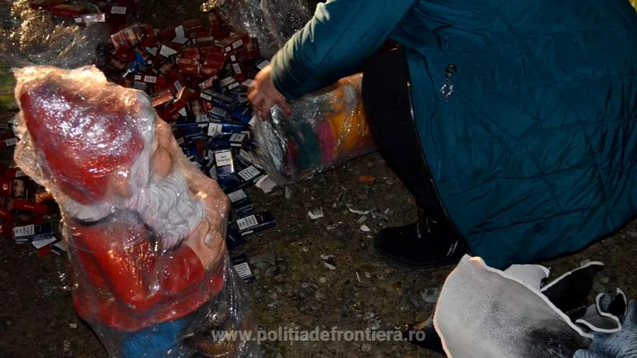 Polițiștilor nu le-a venit să creadă ce au găsit când au spart mai mulți pitici de grădină, la frontieră!