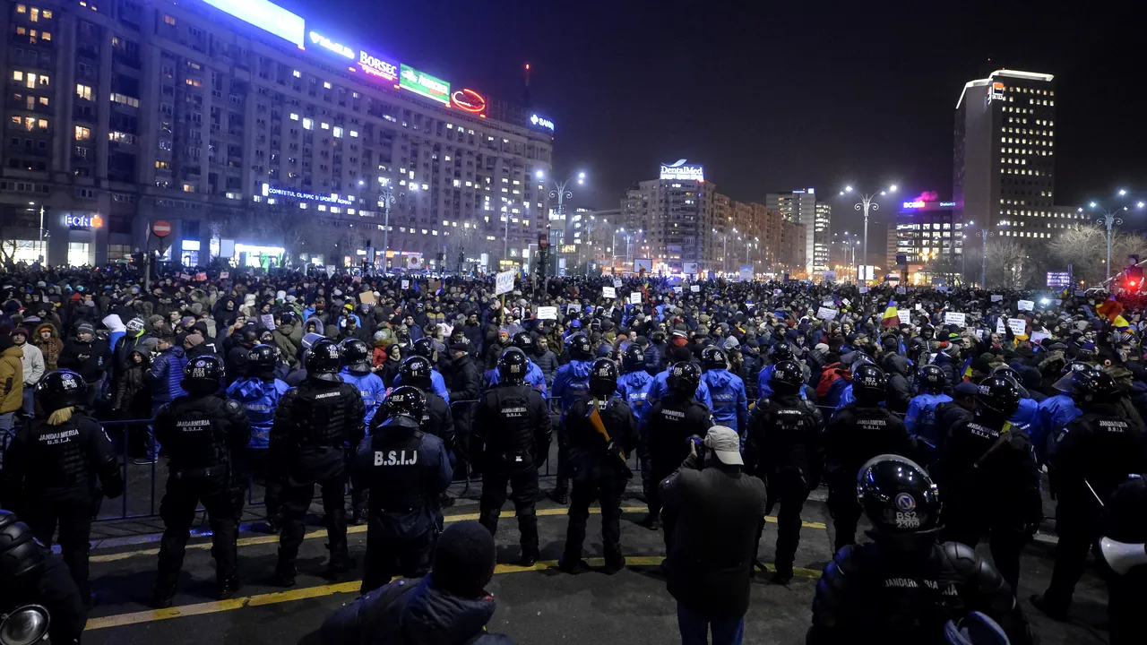 Patru răniți în urma incidentelor - doi jandarmi și doi protestatari au ajuns la spital