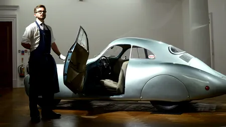 Primul Porsche, unic în lume, va fi scos la licitație. Cum arată bijuteria pe patru roți și cu cât ar putea fi vândută - VIDEO