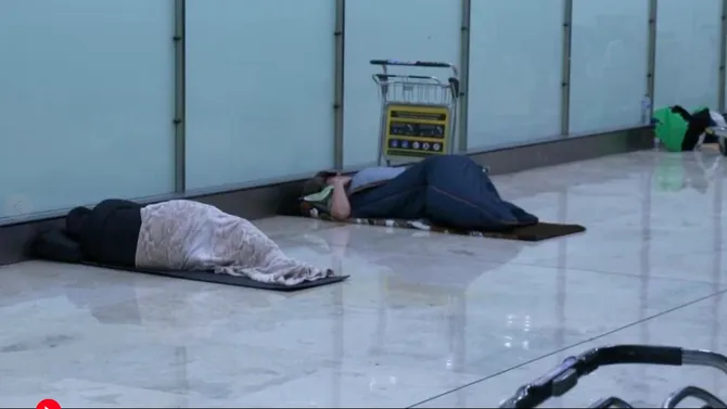 Cartierul din TERMINAL. Locuitorii din aeroportul din Madrid riscă să-și piardă „casa”