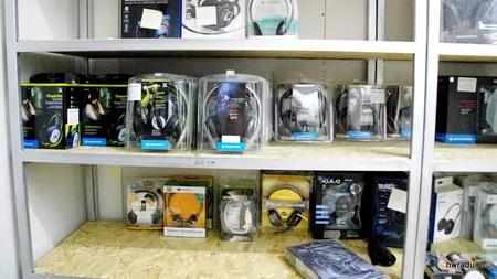 Accesoriul pe care îl folosim zilnic și care ne poate lăsa fără auz. Cum ne protejăm