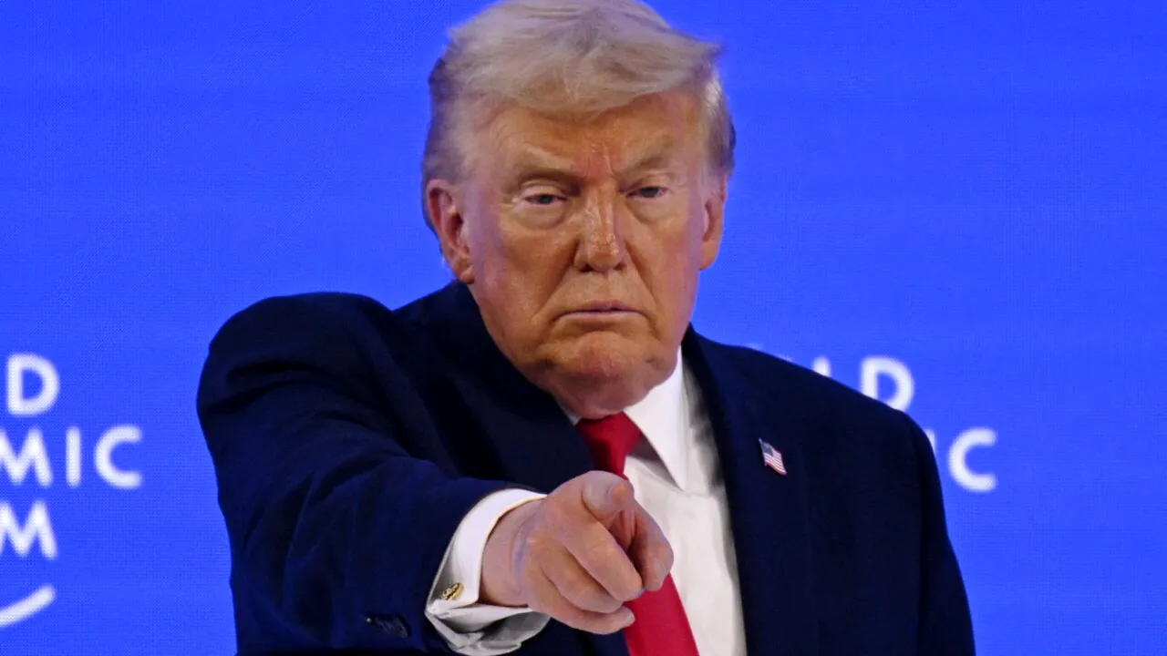 Trump, supărat pe Curtea Supremă după ce i-a anulat taxele vamale, îi acuză pe judecători că lucrează de partea Chinei