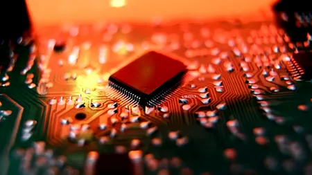 „Criza invizibilă” din Strâmtoarea Ormuz. Cum afectează războiul din Orientul Mijlociu producția de cipuri de ultimă generație