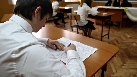 Patru profesori care le-ar fi permis elevilor să copieze la bacalaureat, dați afară