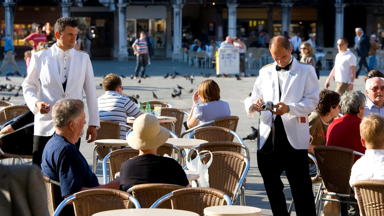 Un ospătar a primit un BACȘIȘ de 2 euro. Moneda pe care a primit-o, însă, valora 3.000 de euro. Cum este posibil