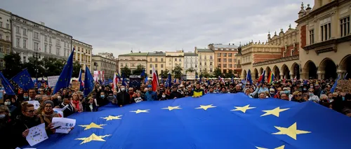Manifestații de amploare în Polonia. Zeci de mii de oameni au ieșit în stradă de teama unui eventual „Polexit” | FOTO