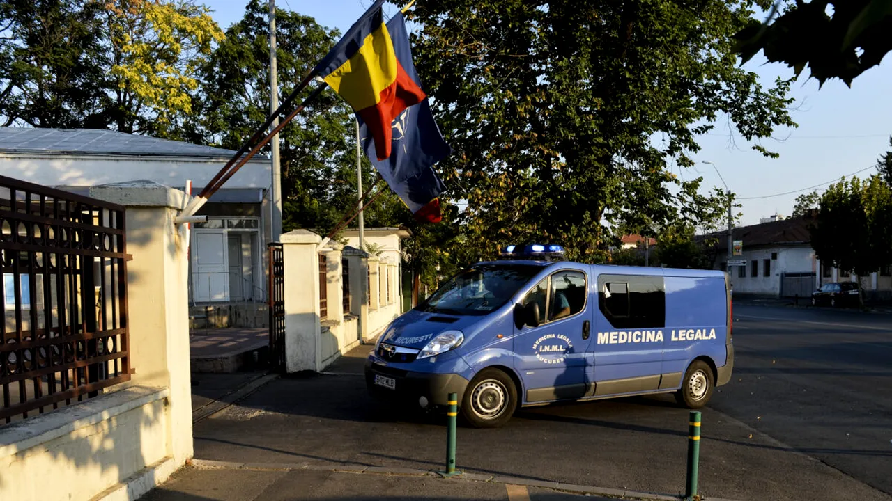 Femeie moartă, descoperită într-un apartament din sectorul 4. CADAVRUL se afla în descompunere și era într-o dormeză, învelit într-un sac de plastic