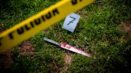 O FEMEIE și-a înjunghiat mortal soțul după o ceartă în bucătărie. Ireal ce a făcut apoi cu arma crimei. Câinele familiei a dat alarma