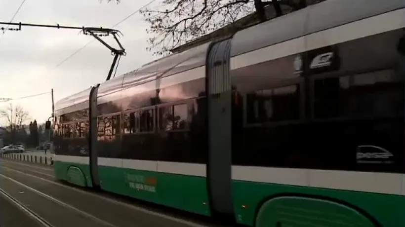 Tramvaiele ultramoderne de la Iași se blochează când se depune gheață pe firul de contact
