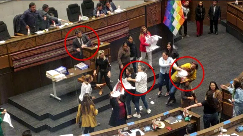 Scandal de zile mari în Parlamentul Boliviei! Mai multe deputate s-au tras de păr și s-au bătut cu pumnii și picioarele. De la ce a pornit totul