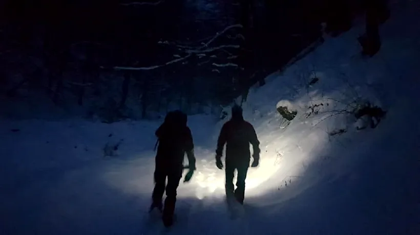 VIDEO | Bărbat rătăcit cu snowmobilul pe Platoul Bucegi, găsit de salvamontiști după câteva ore. În zonă vântul sufla cu peste 130 km/h şi vizibilitatea era zero