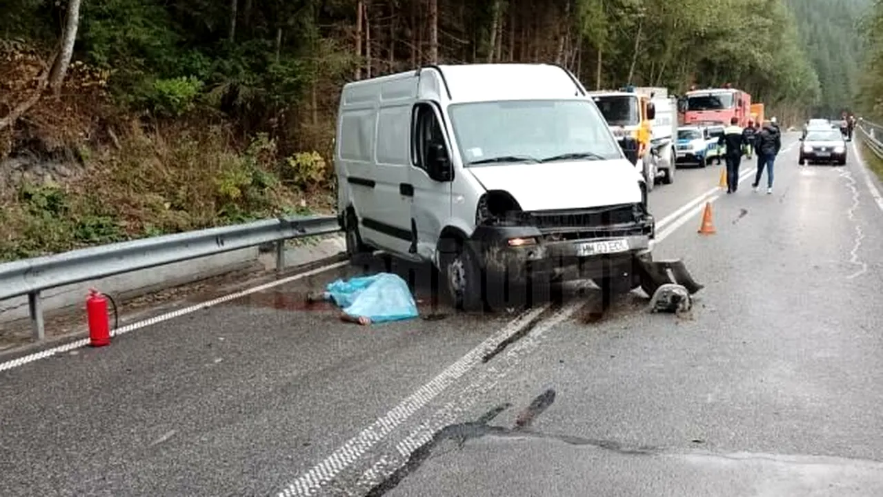 Un bărbat de 37 de ani, pasager într-o autoutilitară, a MURIT după ce șoferul a încercat să evite o căprioară