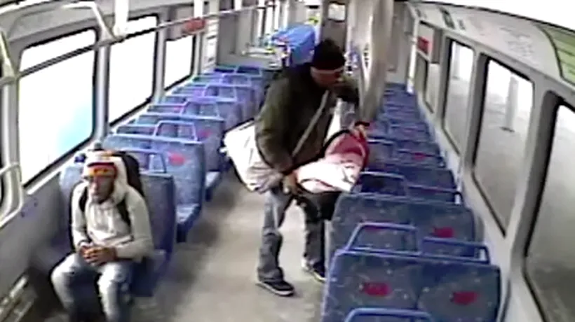 GREȘEALĂ de zile mari. Un tată ȘI-A „UITAT bebelușul în tren după ce a ieșit SĂ FUMEZE. Cum s-a terminat totul