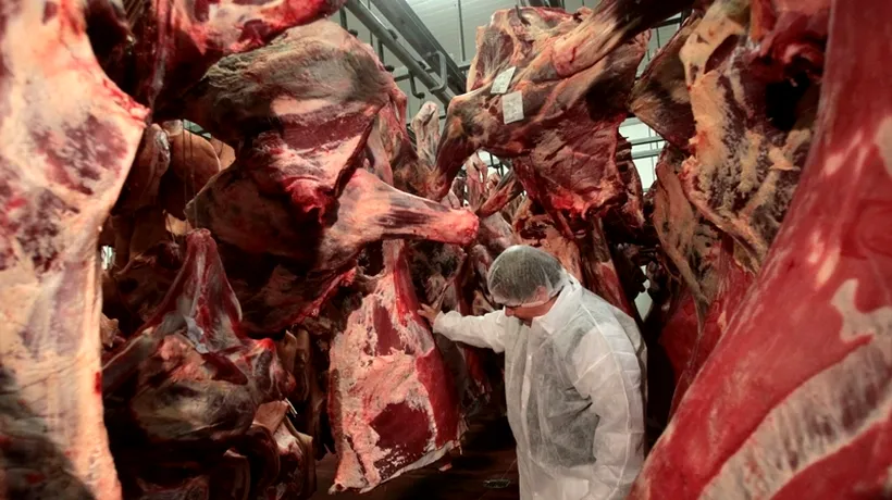 Ce carne ajunge pe masa românilor. În martie au fost sacrificate mai multe animale și mai puține păsări