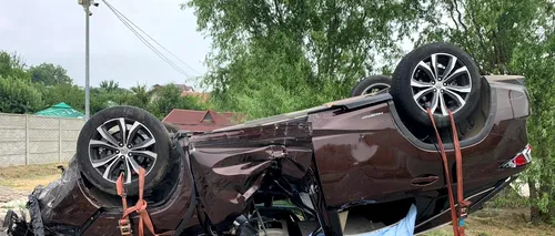 EXCLUSIV | Cine este șoferul beat care a spulberat cu mașina barierele de cale ferată de la Brănești și după o oră s-a răsturnat în afara drumului