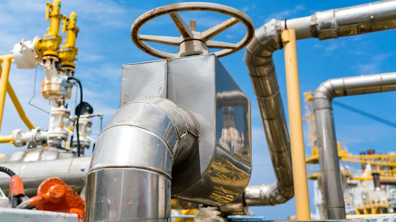 Deși Donald Trump a cerut Europei să nu mai importe gaze naturale și petrol din Rusia, unele țări încă o fac. Ce state UE au rămas clienți ai Moscovei