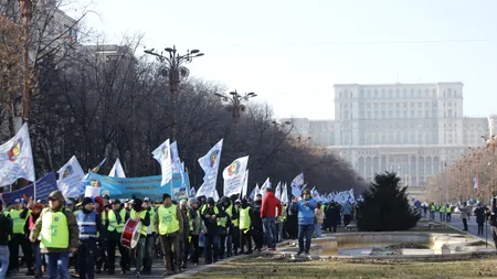 Sindicaliştii din apărare, ordine publică şi siguranţă naţională protestează față de Ordonanța trenuleț / Circulație blocată la Piața Unirii