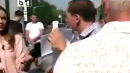 Bărbatul care a agresat o jurnalistă, la ''plimbarea'' Antenei 3, trimis în judecată la două luni după incident