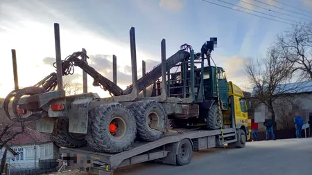 Femeie de 73 de ani din Vrancea, lovită de cablurile aeriene rupte de un camion. Bătrâna a ajuns la spital