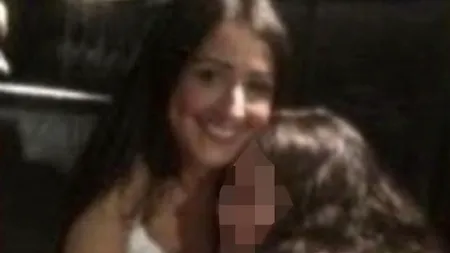 O femeie a fost găsită moartă de fetița ei de doar nouă ani, după ce a căzut din pat în timp ce dormea