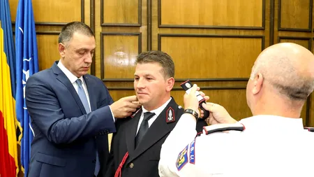 Un pompier a fost decorat și înaintat în grad după ce a salvat, în timpul liber, un copil luat de ape