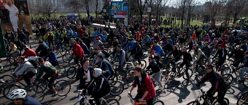 Mii de bicicliști au participat la un marș de protest în Capitală