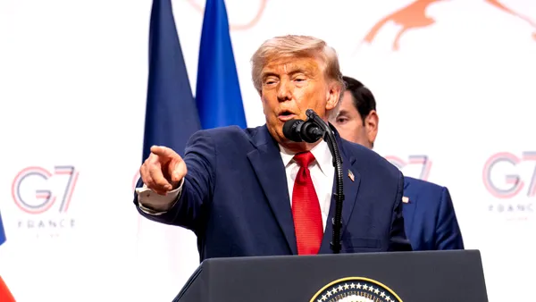 Trump neagă că SUA au rămas fără muniție și amenință cu închisoarea pe cei care au divulgat informațiile