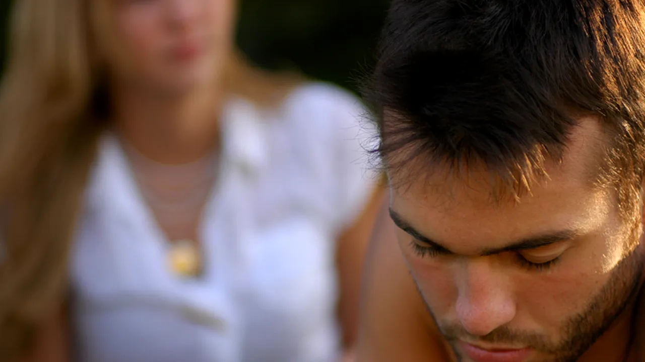 Bărbații își ascultă soțiile timp de 6 minute, dar rezistă 25 de minute într-o discuție cu prietenii