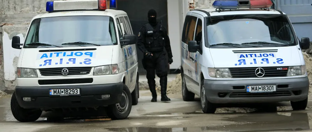 Un polițist comunitar și un militar din Craiova, reținuți pentru ȘANTAJ, după ce au amenințat un om de afaceri și familia lui