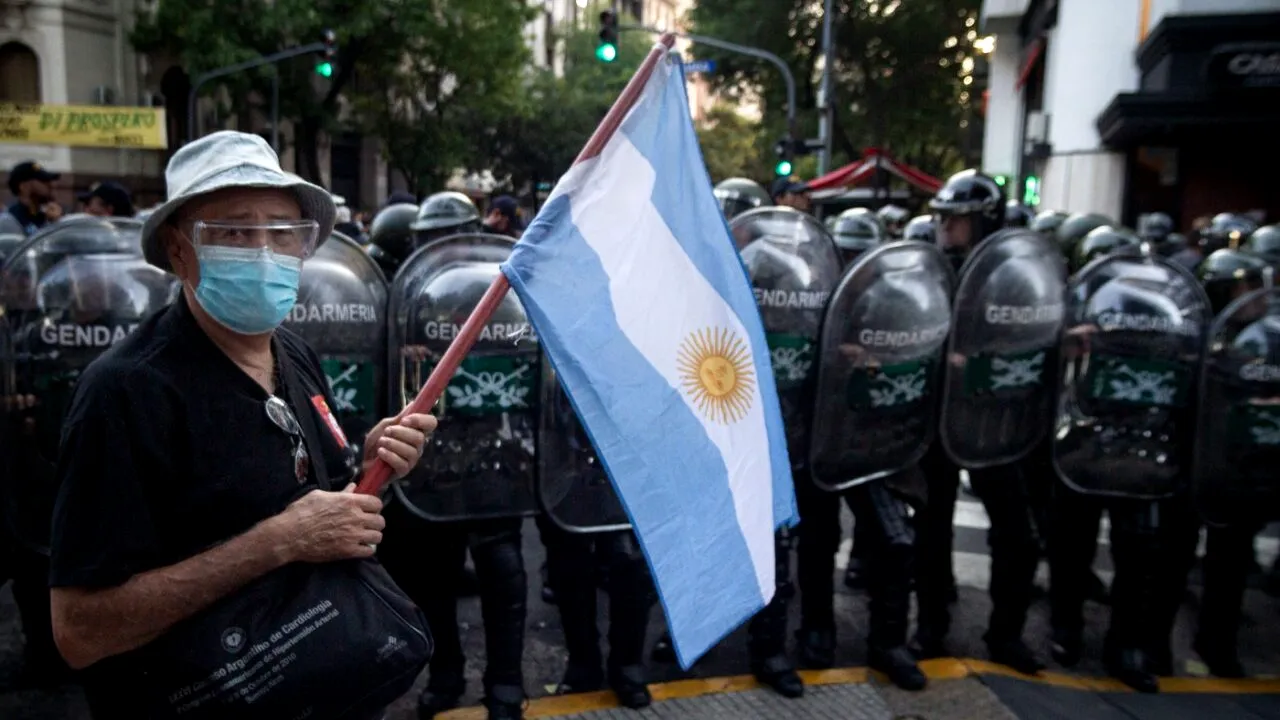 Într-un moment critic, FMI decide să acorde Argentinei un împrumut în valoare de 20 de MILIARDE de dolari