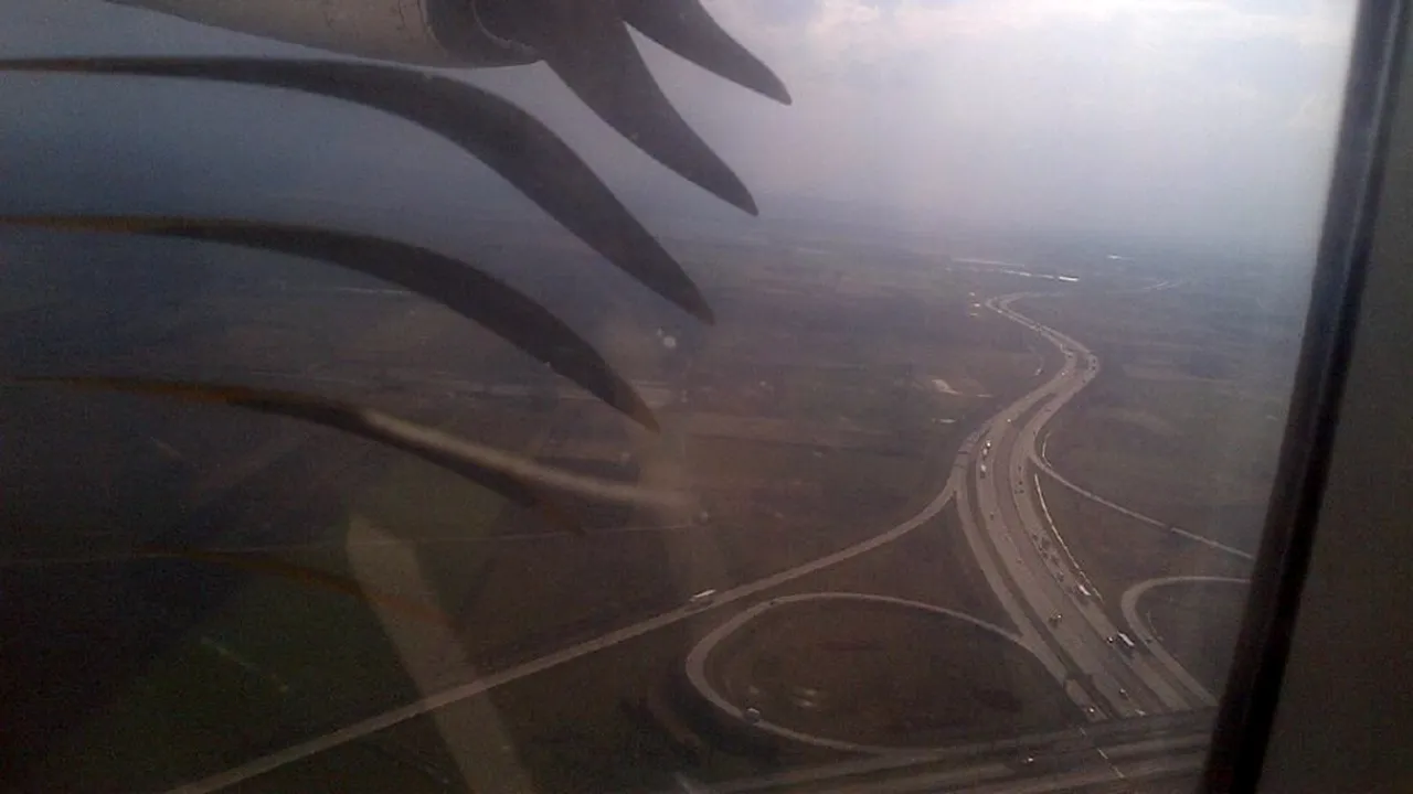 O aeronavă Tarom a aterizat de urgență la Budapesta, după ce un motor s-a defectat