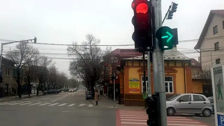 Ce este regula celor 5 metri de semafor. Puțini șoferi români știu de existența ei