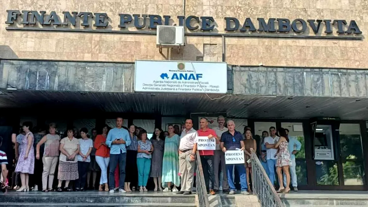 PROTESTE în România. Angajaţi ai Ministerului Finanţelor reclamă tăierea „inechitabilă” a sporurilor : ”Vrem egalitate/ nu austeritate!”