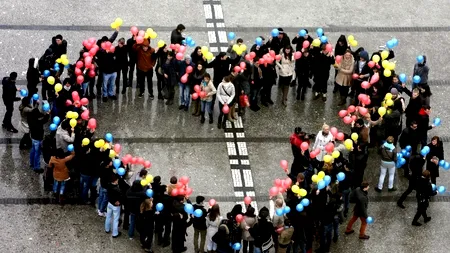 OFERTE VALENTINE'S DAY. Aroma saună, cină la lumina lumânării, șampanie și petale de trandafiri în oferta hotelierilor pentru Ziua Îndrăgostiților