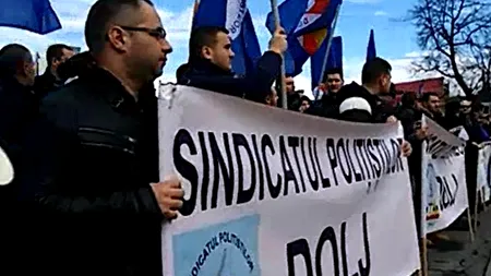 Mica revoluție a polițistului Godină. Peste 100 de colegi au ieșit în stradă și au o singură cerere