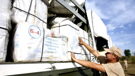 Al doilea convoi umanitar rus trece frontiera spre estul Ucrainei: 33 de camioane transportă peste 2.000 de tone de ajutoare 